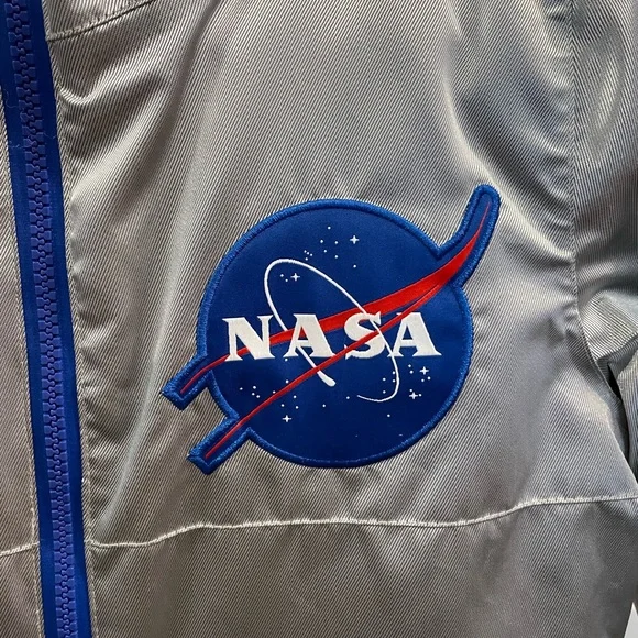 SOLD!! 686 x NASA Boys Shazam Insulated One Piece Snowsuit Silver BNWT Size XS - Picture 5 of 15